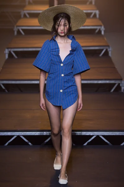 Look 8